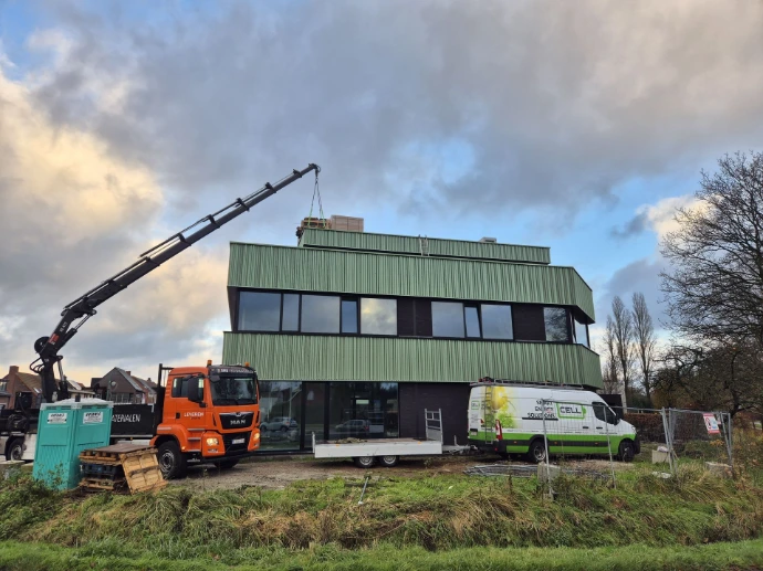 zonnepanelen op kantoorgebouw